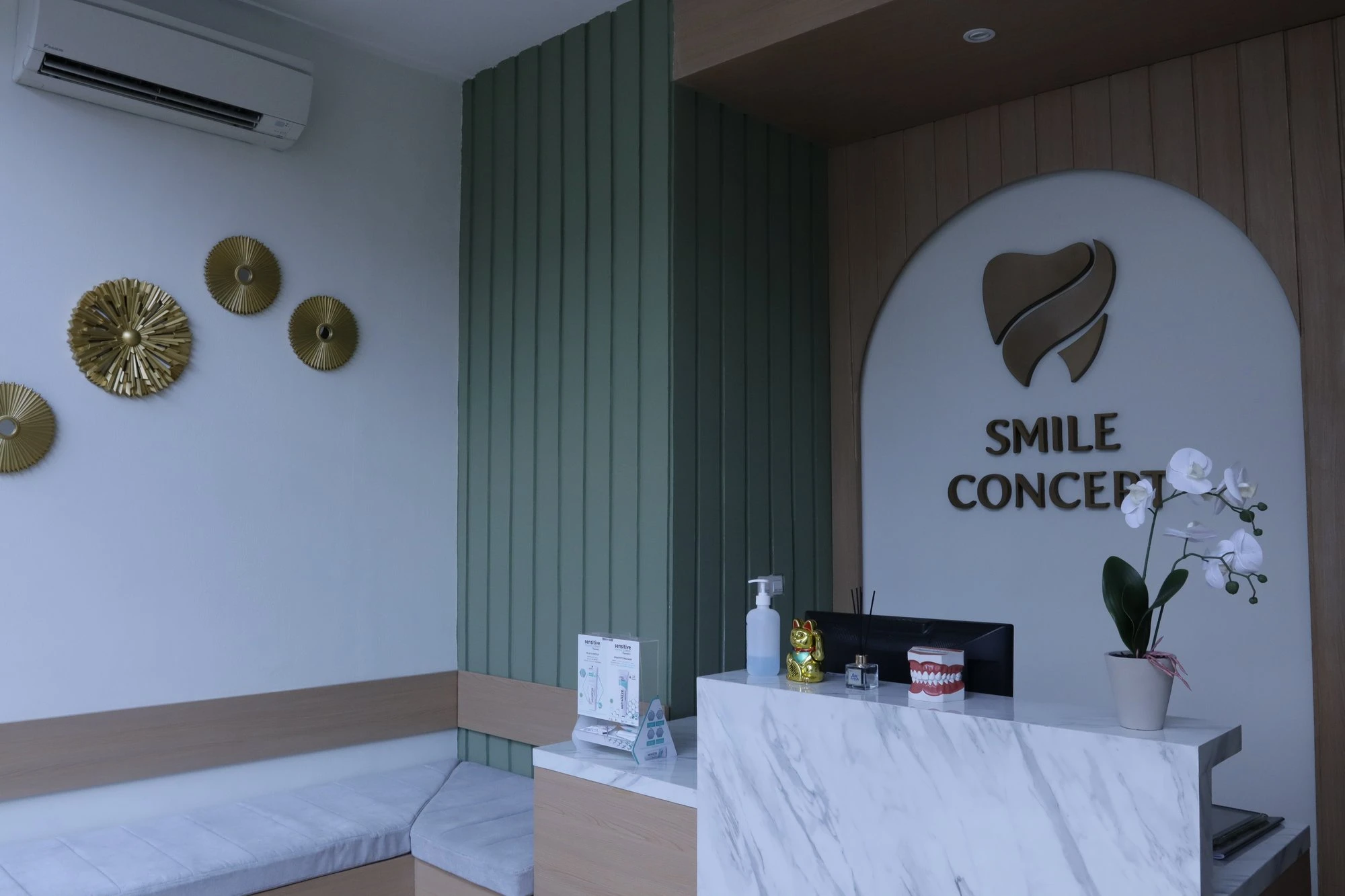 Smile Concept reception and waiting area